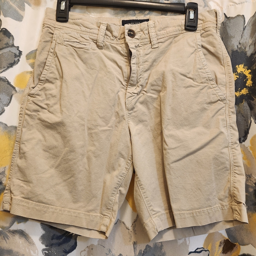 Men's American Eagle khaki shorts size 28